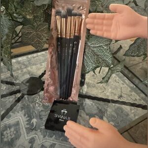 Shaina B Makeup Brush Set and Eyeshadow Duo